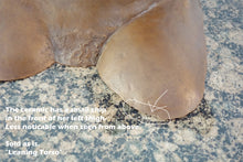 Laden Sie das Bild in den Galerie-Viewer, Detail of ceramic sculpture showing small chip on the left thigh base