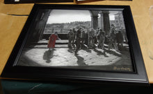 Cargar imagen en el visor de la galería, one possible way to frame a print to look more like an original is to use acrylic spacers between frame / glass and print, showing no white border.