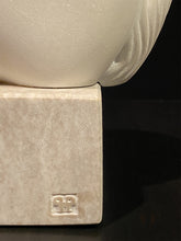 將圖片載入圖庫檢視器 The artist Vasily Fedorouk's signature mark is located on the stone base to the rear of the horse's torso.
