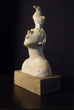 Carica l'immagine nel visualizzatore di Gallery, Stone sculpture of a boy's head looking up to the Trojan horse (inspired by antique design) on his head. Tabletop ceramic art against a dark background