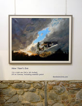 Cargar imagen en el visor de la galería, framed during exhibit New Year's Eve 75 x 100 cm (30 x 40 inches) Oil on Canvas, including metallic paint in the sunset