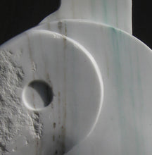 將圖片載入圖庫檢視器 Detail of the gold and emerald green veining in the white Colorado Yule Marble sculpture Yin Yang by Kelly Borsheim