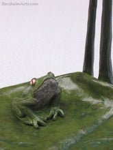 Charger l'image dans la galerie, Detail of sitting frog looking up tabletop aquatic bronze sculpture, Cattails and Frog Legs Lily Pad Green Art