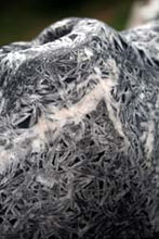 Laden Sie das Bild in den Galerie-Viewer, Crystal Detail White on Black