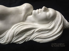 將圖片載入圖庫檢視器 Detail marble portrait sculpture of a woman with long flowing hair by Japanese artist Kumiko Suzuki