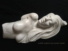 將圖片載入圖庫檢視器 white marble portrait sculpture of a woman with long flowing hair by Japanese artist Kumiko Suzuki