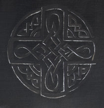 Laden Sie das Bild in den Galerie-Viewer, Closeup of painting with Celtic Symbol Circle Knotwork with Silver highlights