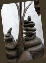 將圖片載入圖庫檢視器 Detail curious frog and tower of rocks