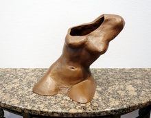 Laden Sie das Bild in den Galerie-Viewer, Terra-cotta hollow sculpture of a woman's torso sitting on a granite table, front view
