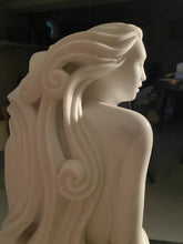 將圖片載入圖庫檢視器 White marble sculpture showing the profile of a woman with flowing hair on a dark background
