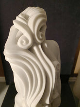 將圖片載入圖庫檢視器 White decorative figure sculpture in marble with intricate swirling wavy hair patterns on a dark background

