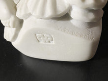 將圖片載入圖庫檢視器 White sculpture with 'V. FEDOROUK' branding on a dark background including the year '95
