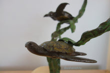 Charger l&#39;image dans la galerie, Bronze turtle sculpture on sea kelp, showing how much space is between reptile and plant.  an airy sculpture
