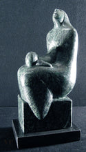 Carica l&#39;immagine nel visualizzatore di Gallery, other lighting of tabletop green marble sculpture of mother and child
