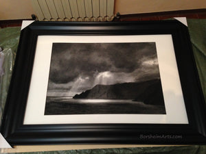 Spotlight in black plastic frame and plexiglass acrylic from IKEA, for safe shipping