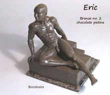 Carica l&#39;immagine nel visualizzatore di Gallery, Eric Bronze Male Nude Art Sculpture Seated Thinking Man Muscular Build Statue Chocolate Patina
