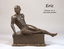 Laden Sie das Bild in den Galerie-Viewer, Eric Bronze Male Nude Art Sculpture Seated Thinking Man Muscular Build Statue Chocolate Patina
