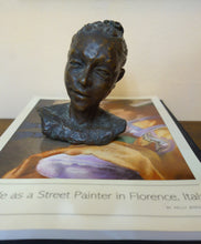 Laden Sie das Bild in den Galerie-Viewer, Kumiko Suzuki Hanakazura bronze portrait of woman

