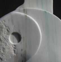 Laden Sie das Bild in den Galerie-Viewer, Detail of the gold and emerald green veining in the white Colorado Yule Marble sculpture Yin Yang by Kelly Borsheim
