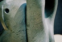Cargar imagen en el visor de la galería, Detail to see Zig Zag patterns in the green marble stone Gorgeous
