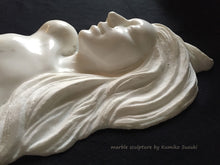 Laden Sie das Bild in den Galerie-Viewer, Detail white marble portrait sculpture of a woman with long flowing hair by Japanese artist Kumiko Suzuki
