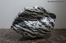 Laden Sie das Bild in den Galerie-Viewer, Luscious Lips Zebra Lips Black and White Marble Sculpture
